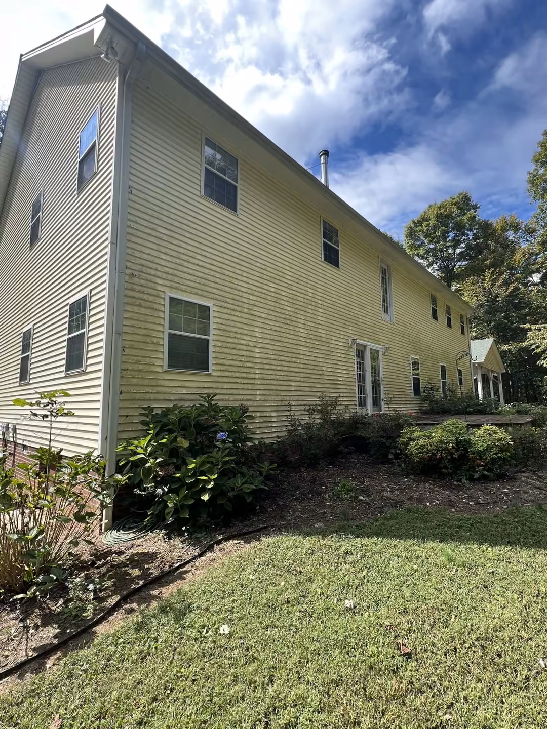 Dirty/algae-stained exterior before soft wash in Sparta, TN